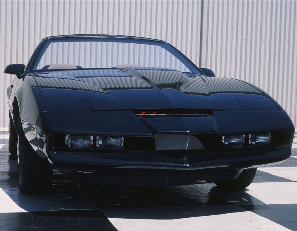 KITT vue de face avec son célèbre scanner rouge
