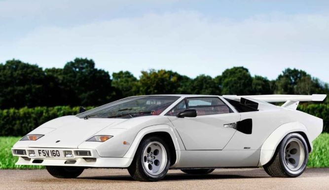 Lamborghini Countach LP400S blanche avec aileron, icône des posters automobiles des années 80