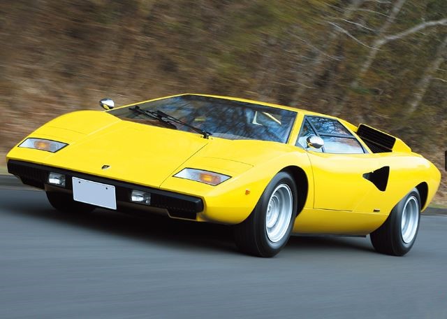 Lamborghini Countach LP400 jaune, première génération au dessin spectaculaire de Marcello Gandini