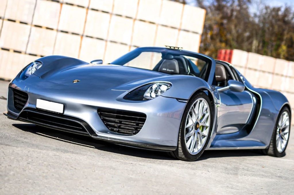 Porsche 918 Spyder grise vue de trois quarts avant