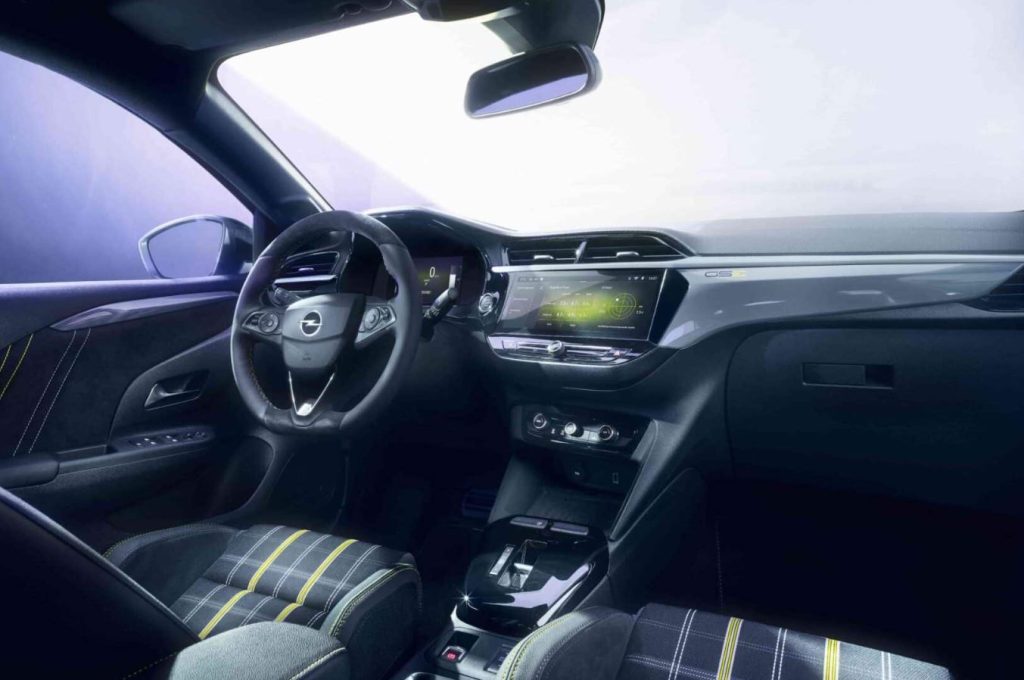 Habitacle de l'Opel Corsa GSE avec sièges sport et instrumentation numérique