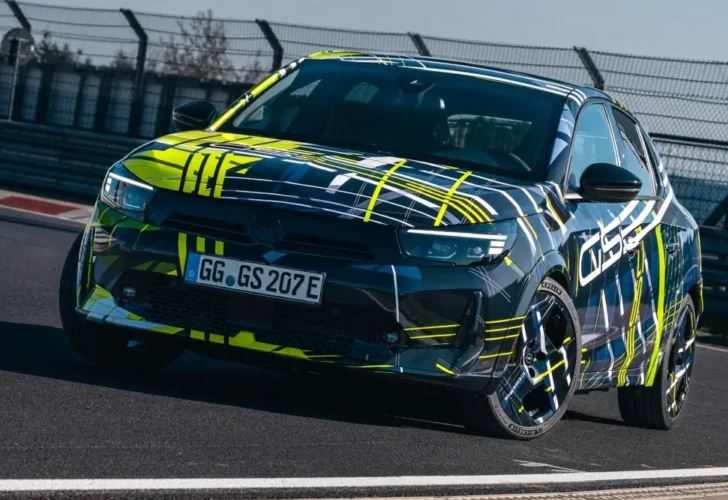 Prototype de l'Opel Corsa GSE en essais sur le circuit du Nürburgring