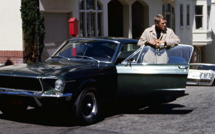 Steve McQueen avec la Ford Mustang GT 390 dans Bullitt