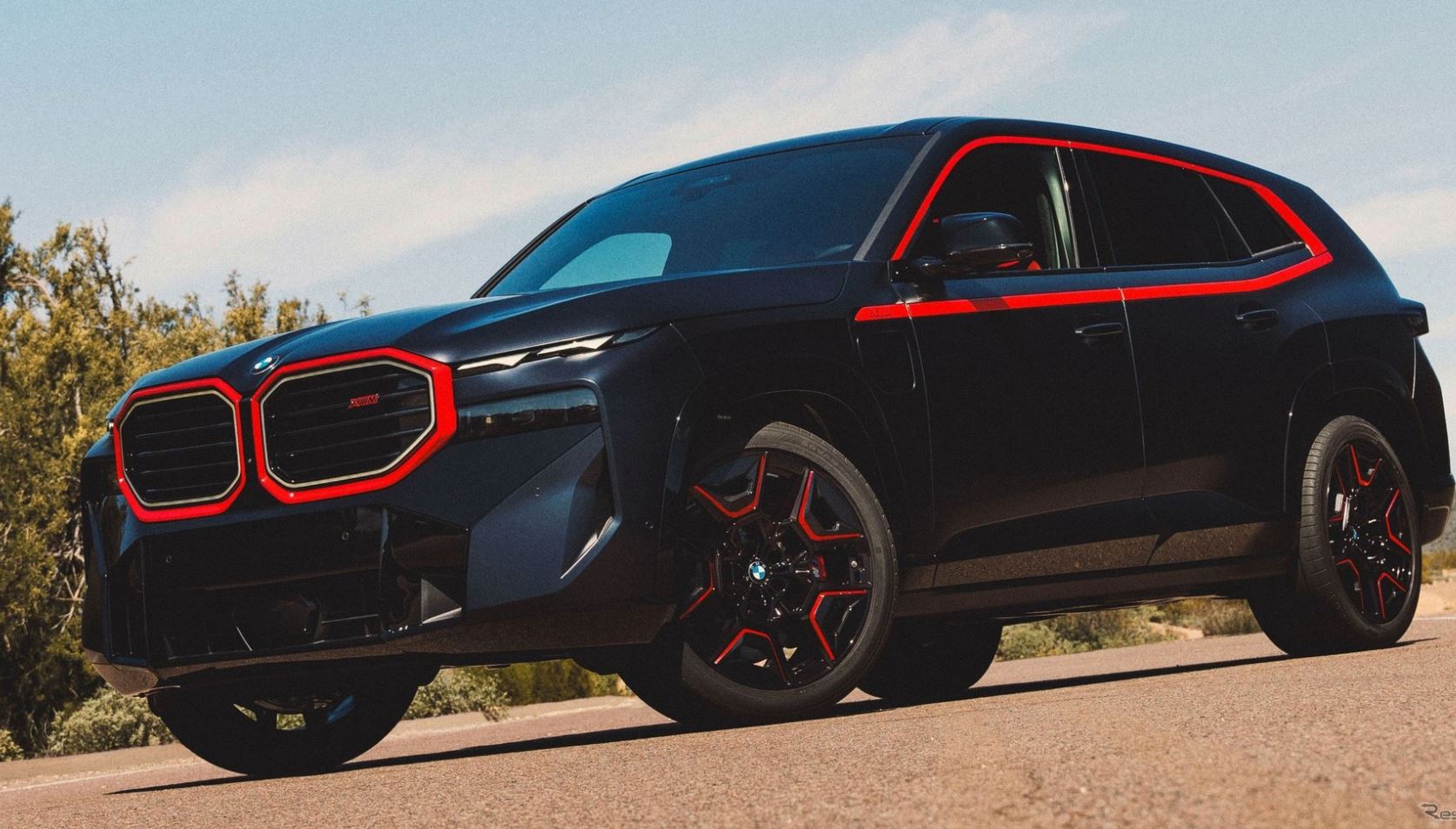 BMW XM Red Label, un SUV connecté au cœur du débat sur la publicité dans les voitures