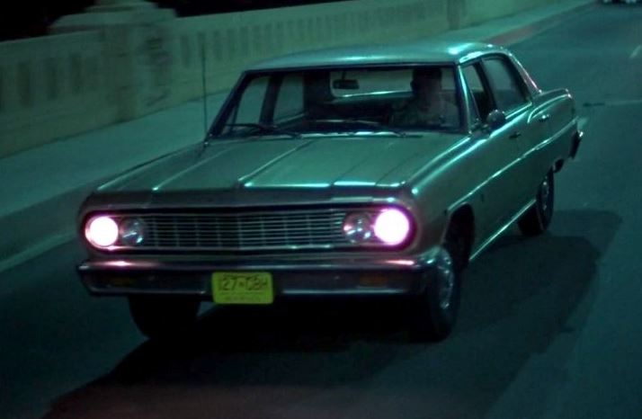 Chevrolet Malibu 1964 roulant de nuit dans le film Repo Man