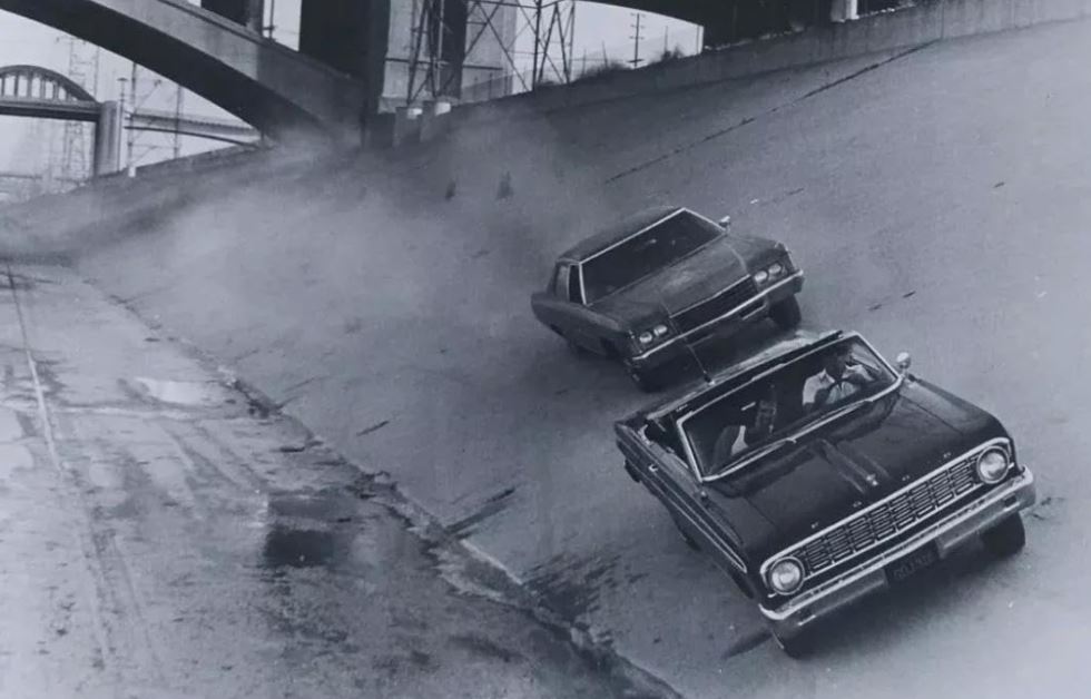 Poursuite automobile dans les rues de Los Angeles dans Repo Man