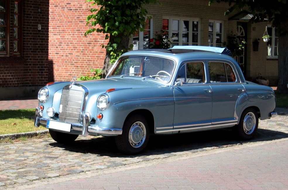 Mercedes 220 SE W128, berline allemande illustrant la réputation historique de Mercedes