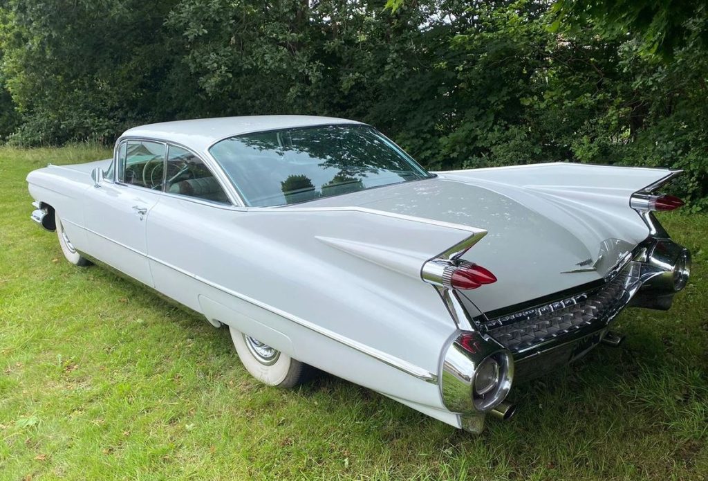 Cadillac Coupé DeVille 1959 avec ses immenses ailerons arrière