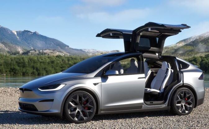 Tesla Model X électrique, symbole de l'évolution des voitures américaines modernes