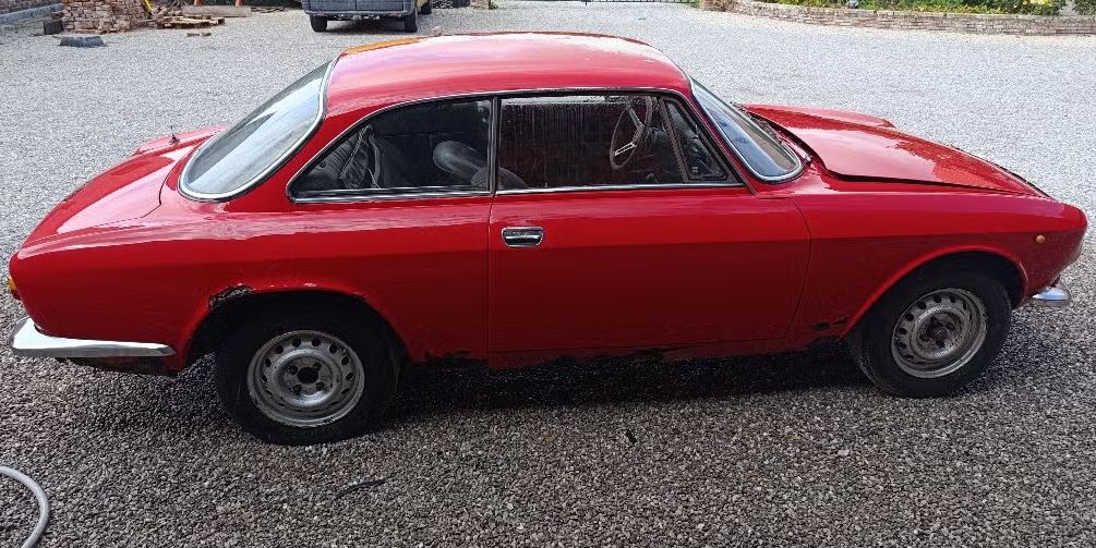 Alfa Romeo GT Junior 1300 de 1973 retrouvée lors d’une sortie de grange