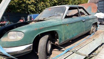 Panhard 24 CT 1965 sortie de grange avant une éventuelle restauration