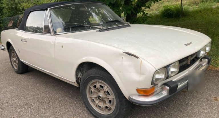 Peugeot 504 Cabriolet 1969 retrouvée lors d'une sortie de grange d'août 2026