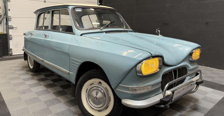 Citroën Ami 6 de 1962 retrouvée en excellent état lors d'une sortie de grange