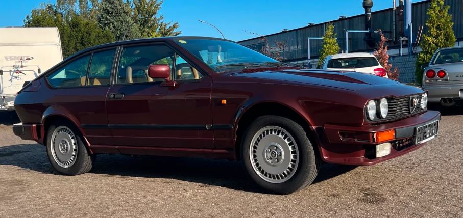 Alfa Romeo GTV6 de 1984 retrouvée en sortie de grange