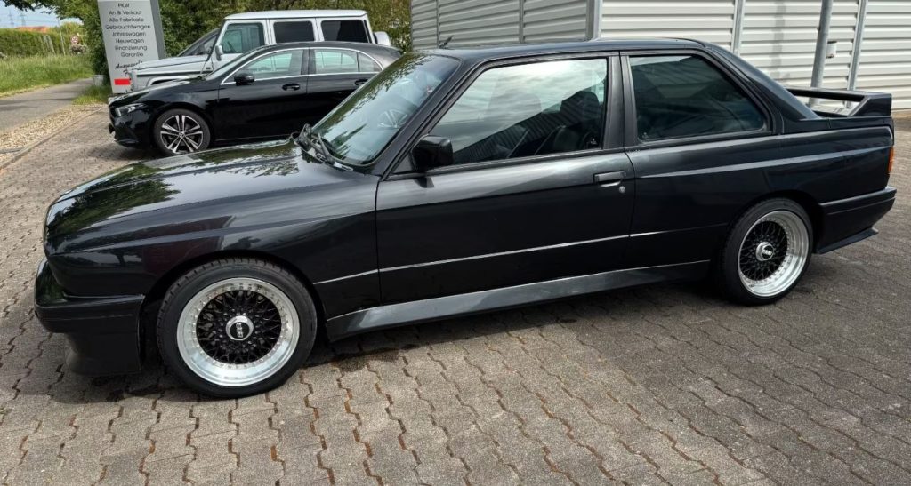 BMW M3 E30 de 1988 retrouvée lors d'une sortie de grange