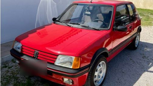 Peugeot 205 GTI 1.6 de 1985 rouge, sortie de grange
