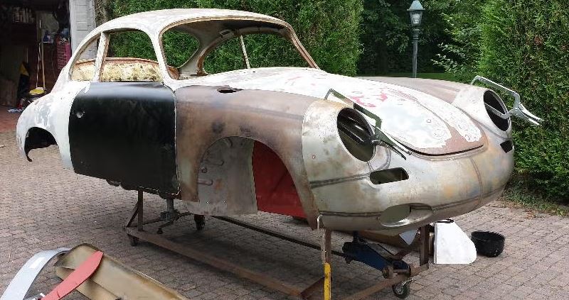 Porsche 356 B de 1963 démontée en cours de restauration
