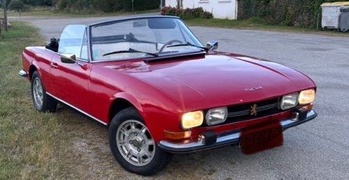 Peugeot 504 Cabriolet 2L de 1972 rouge à rafraîchir