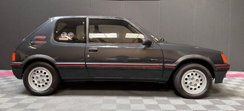 Peugeot 205 GTI 1.6 de 1989 totalement d'origine à rafraîchir