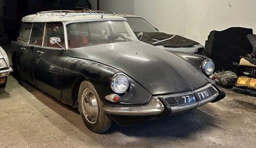 Citroën ID19 Break Familiale de 1964 retrouvée en sortie de grange