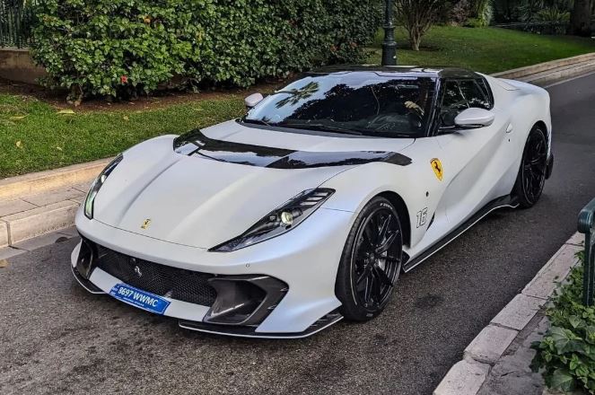 Ferrari 812 Competizione Aperta personnalisée de Charles Leclerc avec numéro 16