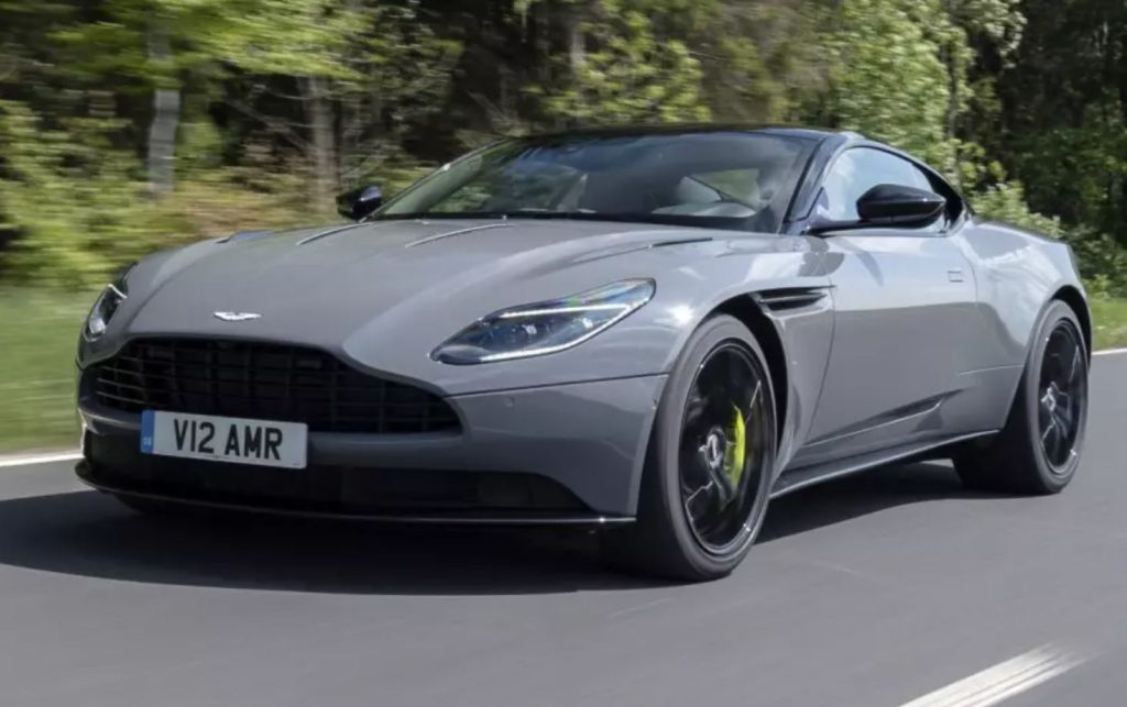 Aston Martin DB11 conduite par Max Verstappen