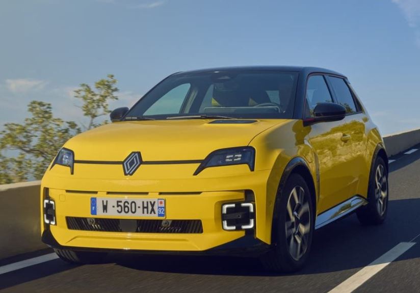 Renault 5 E-Tech électrique jaune, deuxième des ventes électriques en France en 2026