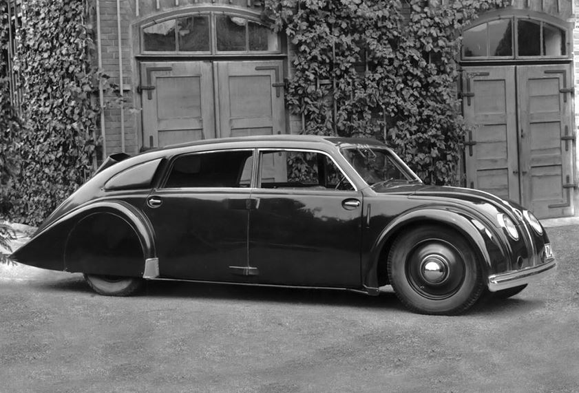 Tatra 77 des années 1930, l’un des premiers exemples de silhouette fastback