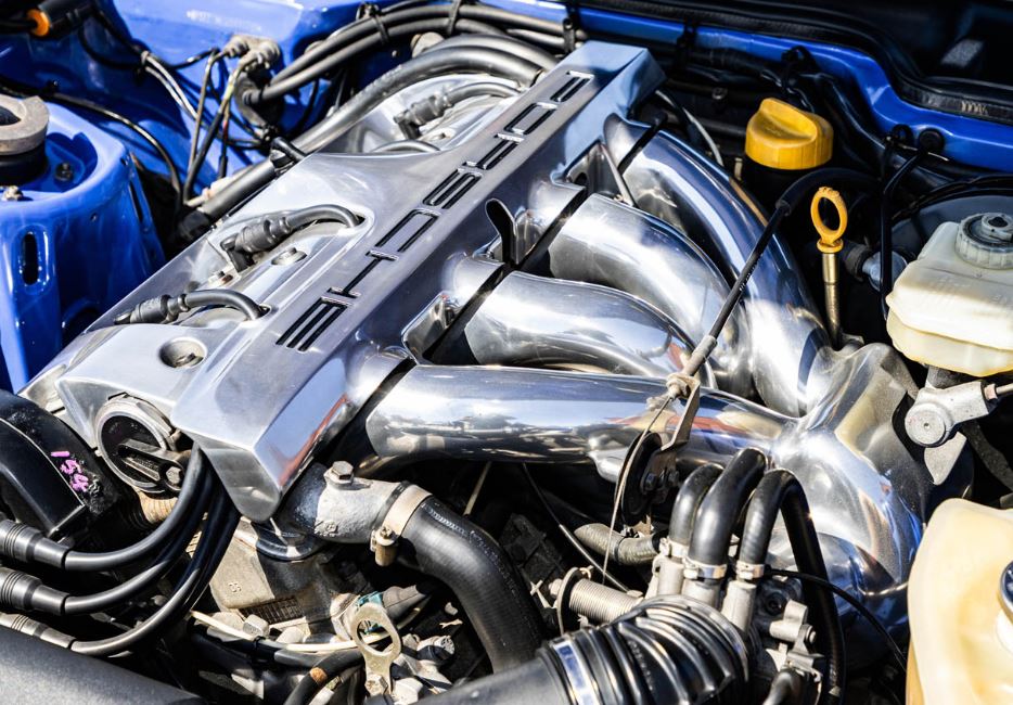 Moteur 3 litres atmosphérique de la Porsche 968, l’un des plus gros 4 cylindres essence