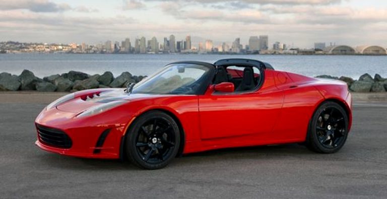 Tesla Roadster 2008 rouge, premier modèle de l’histoire de Tesla