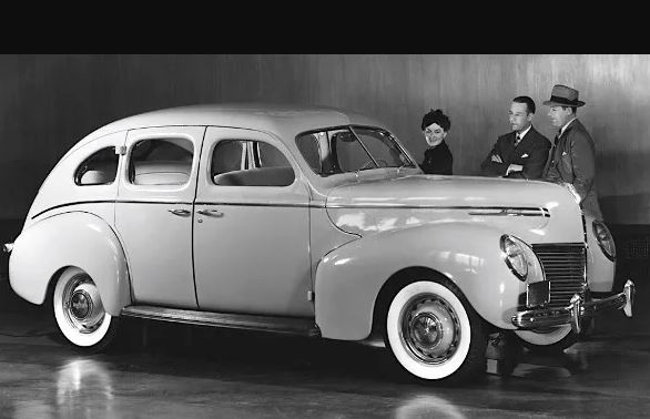 Présentation de la première Mercury Eight pour le millésime 1939