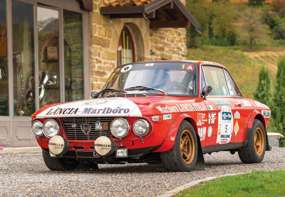 Lancia Fulvia Coupé 1.6 HF de rallye en livrée rouge