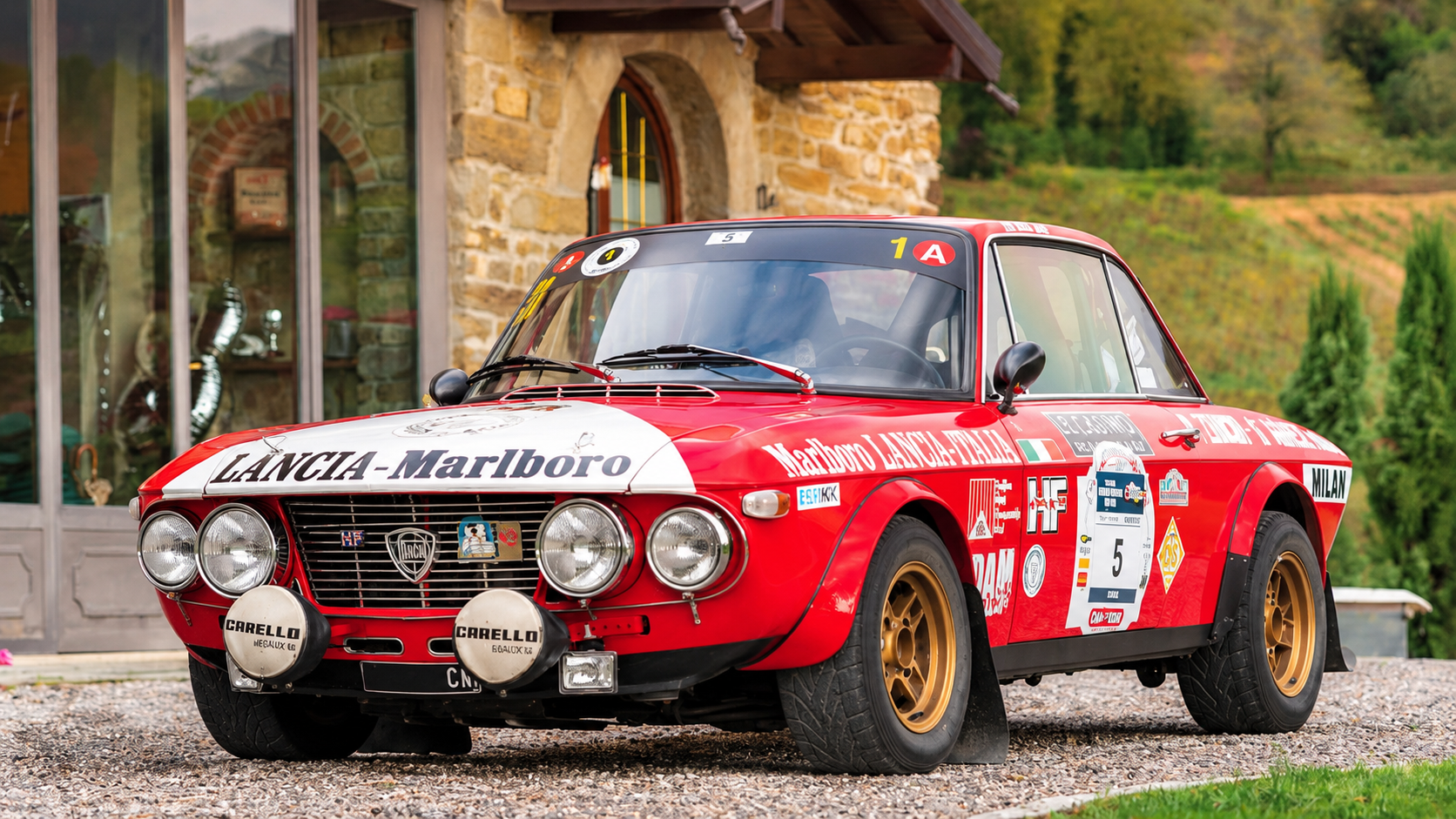 Lancia Fulvia Coupé 1.6 HF de rallye en livrée rouge