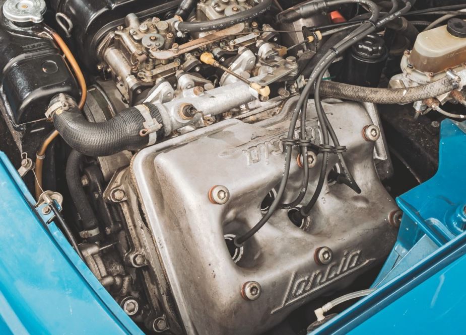 Moteur V4 à angle très fermé de la Lancia Fulvia