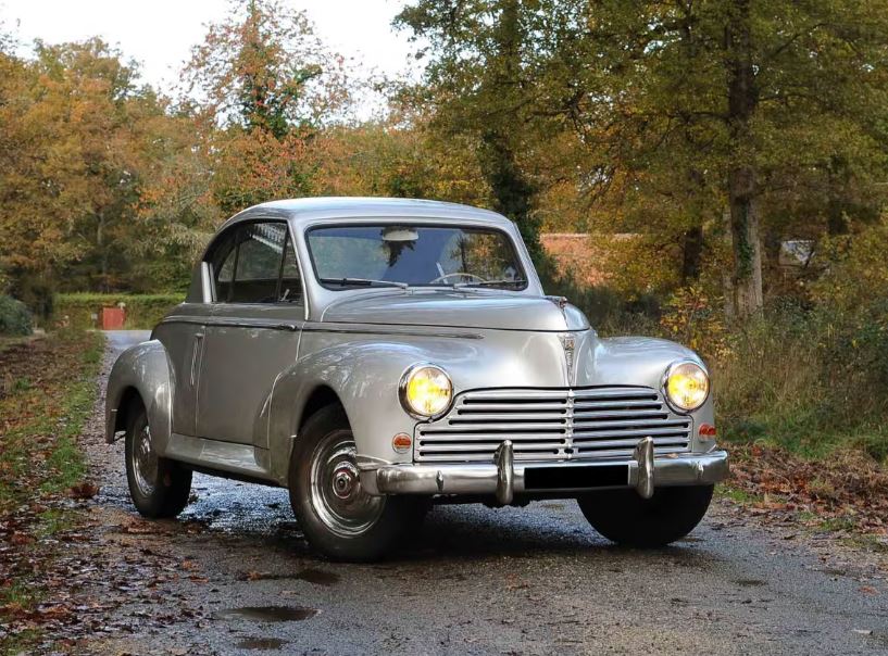 Peugeot 203 Coupé grise, l’une des Peugeot emblématiques de l’après-guerre