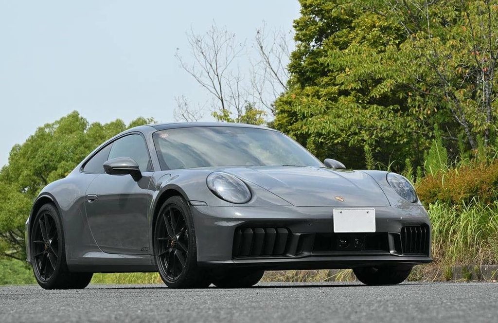 Porsche 911 992 GTS illustrant les difficultés financières actuelles de Porsche