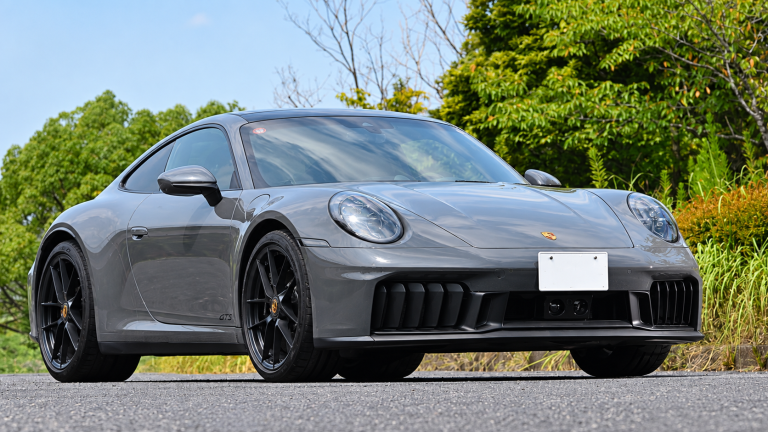 Porsche 911 992 GTS illustrant les difficultés financières actuelles de Porsche
