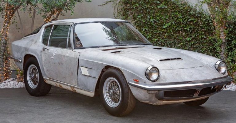 Maserati Mistral 4.0 de 1967 à restaurer retrouvée dans une sortie de grange