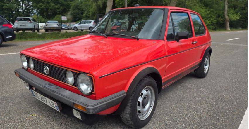 Volkswagen Golf GTI de 1982 rouge retrouvée parmi les sorties de grange