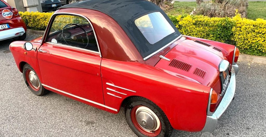 Autobianchi Bianchina découvrable de 1958 rouge avec toit souple noir