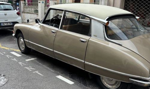 Citroën DS 23 IE Pallas de 1973 vue de trois quarts arrière