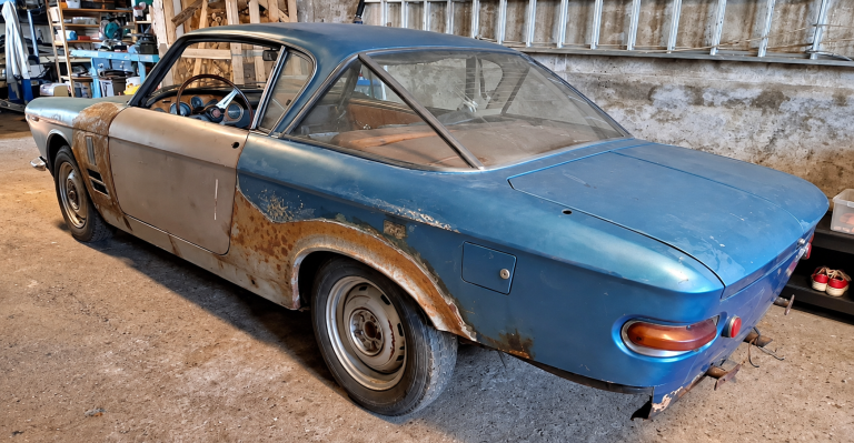 Fiat 2300 S Coupé de 1967 retrouvée dans une grange avant restauration