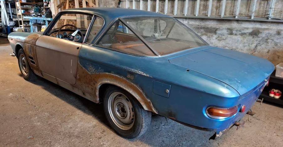 Fiat 2300 S Coupé de 1967 retrouvée dans une grange avant restauration
