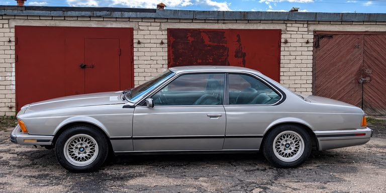 BMW 635 CSi 1988 retrouvée parmi les sorties de grange