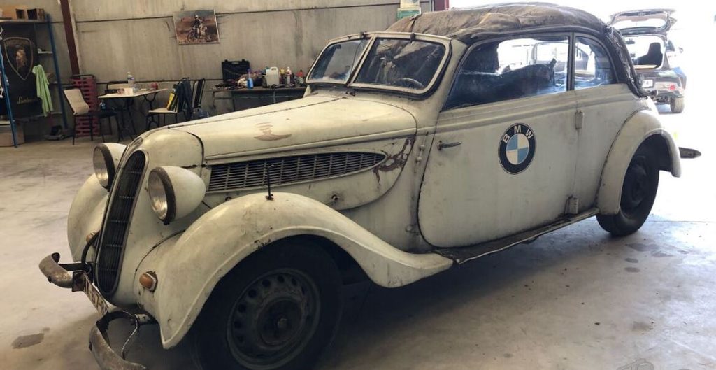 BMW 326 Cabriolet de 1939 retrouvée dans son état de sortie de grange