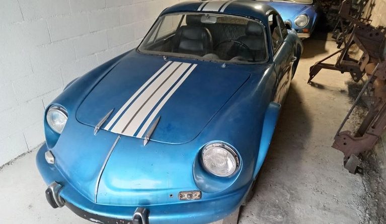 Alpine A108 FASA 1966 bleue retrouvée dans un garage