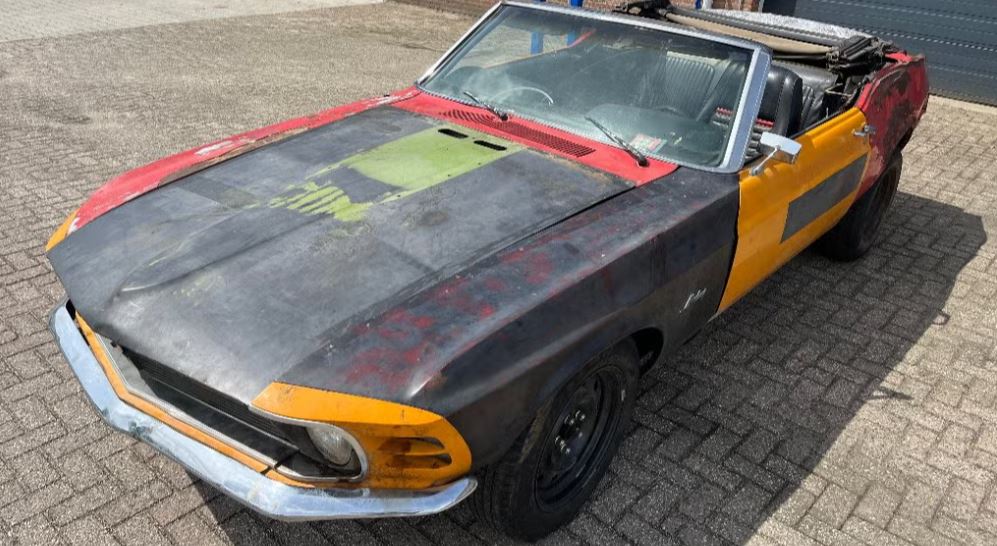 Ford Mustang V8 Cabriolet 1970 en cours de restauration