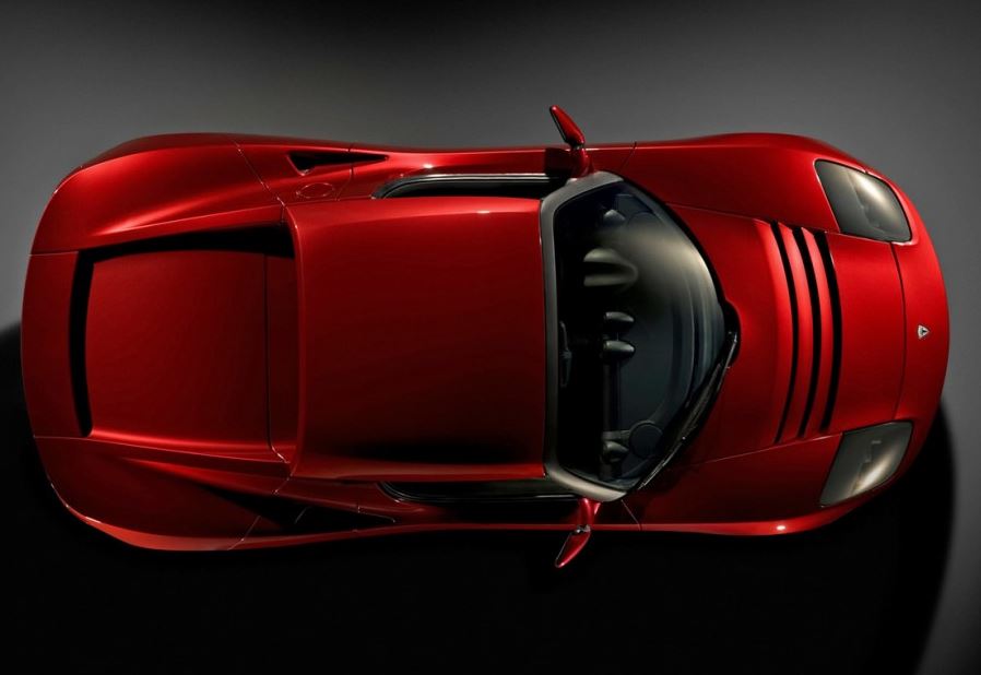 Tesla Roadster 2008 rouge vu du dessus montrant sa carrosserie de sportive