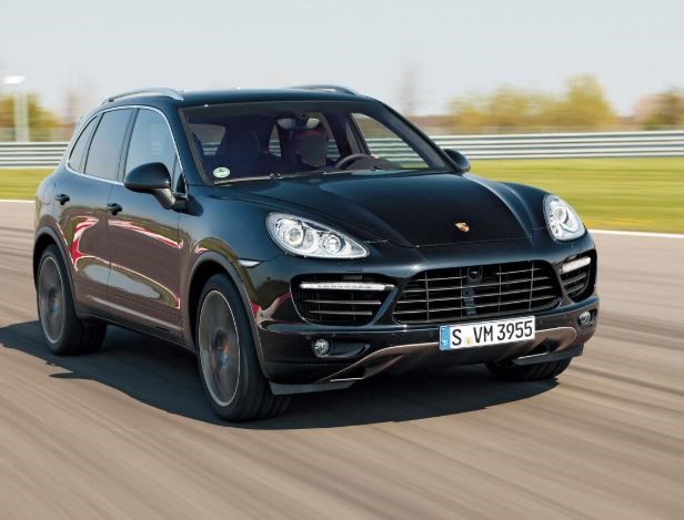 Porsche Cayenne noir parmi les voitures de Sharon Stone