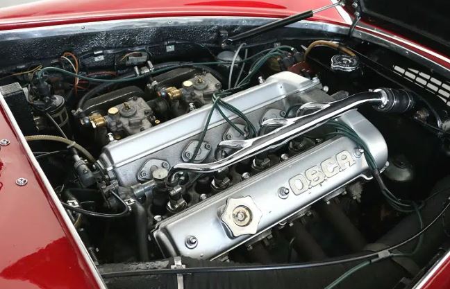 Moteur quatre cylindres double arbre OSCA développé par les frères Maserati